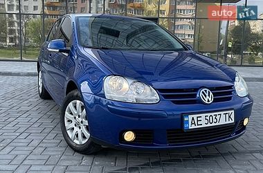 Хэтчбек Volkswagen Golf 2004 в Днепре