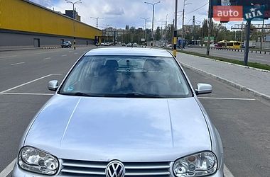 Хетчбек Volkswagen Golf 2002 в Києві