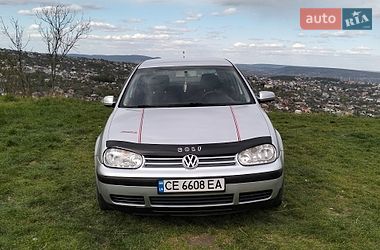 Хетчбек Volkswagen Golf 2001 в Чернівцях