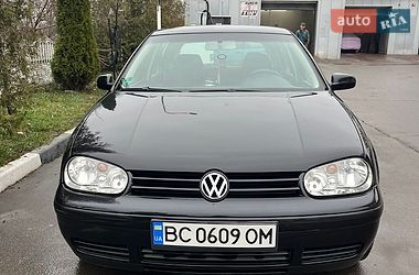 Хэтчбек Volkswagen Golf 2003 в Ахтырке