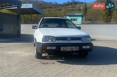 Хетчбек Volkswagen Golf 1993 в Воловцю
