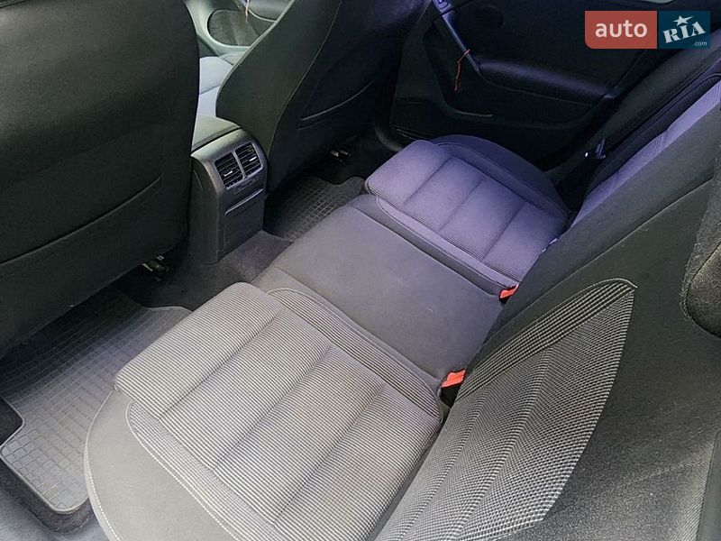 Хэтчбек Volkswagen Golf 2010 в Киеве
