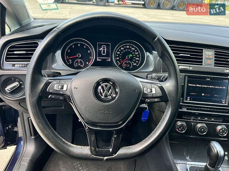 Хэтчбек Volkswagen Golf 2018 в Киеве