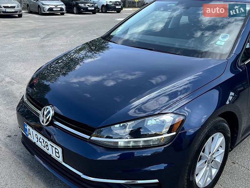 Хэтчбек Volkswagen Golf 2018 в Киеве