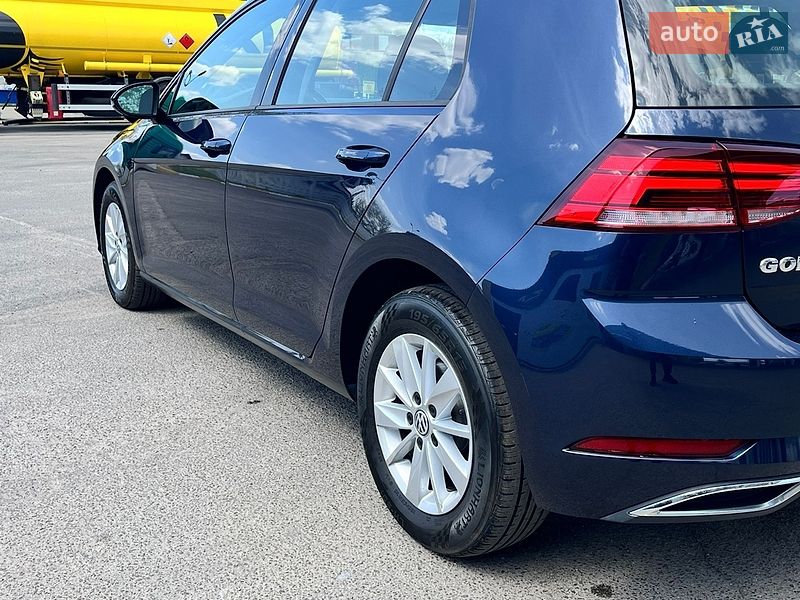 Хэтчбек Volkswagen Golf 2018 в Киеве