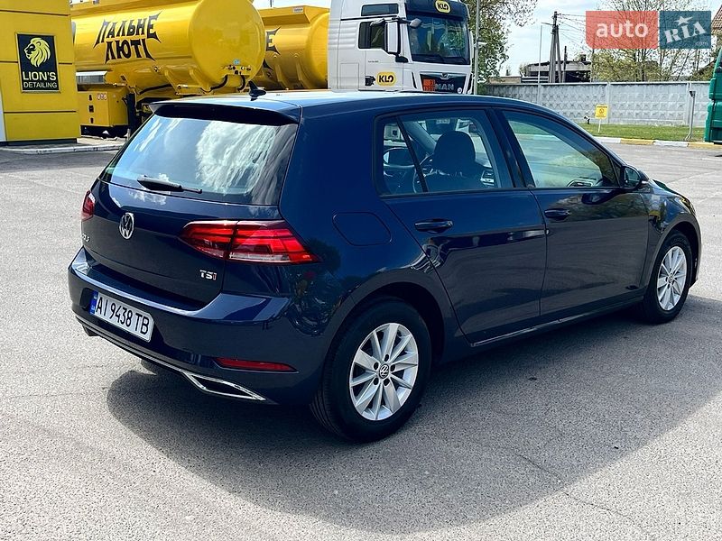 Хэтчбек Volkswagen Golf 2018 в Киеве