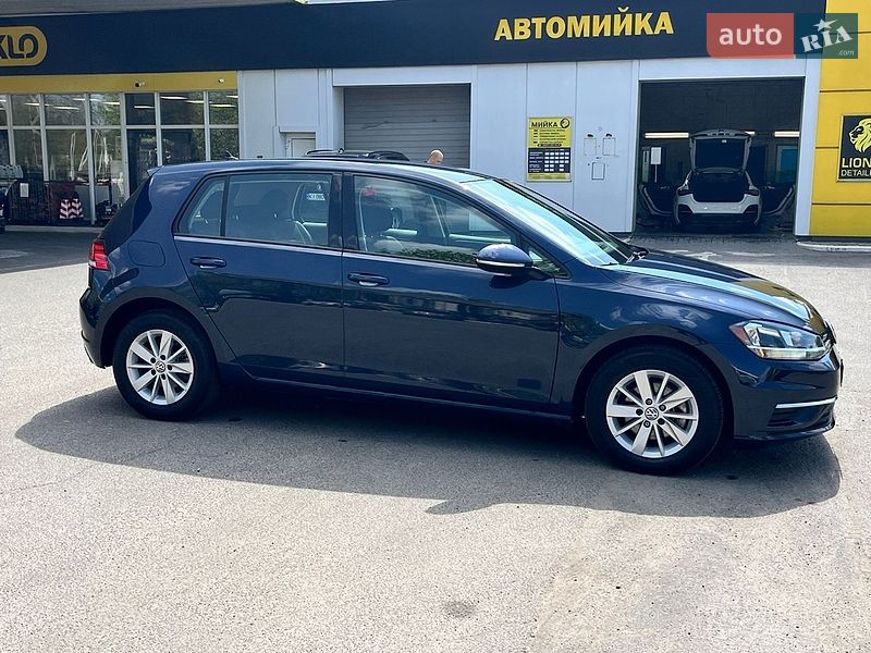 Хэтчбек Volkswagen Golf 2018 в Киеве