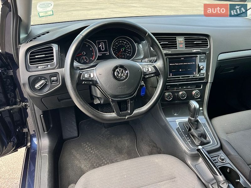 Хэтчбек Volkswagen Golf 2018 в Киеве