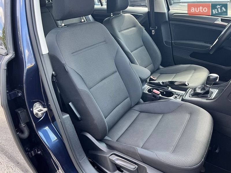 Хэтчбек Volkswagen Golf 2018 в Киеве