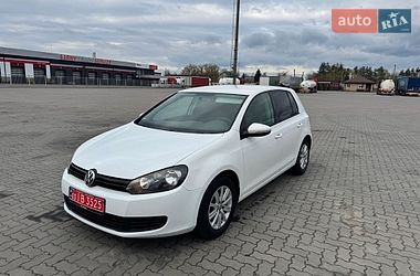 Хэтчбек Volkswagen Golf 2010 в Сарнах