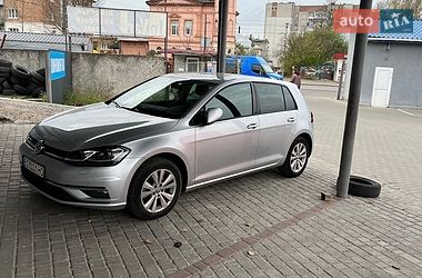 Хэтчбек Volkswagen Golf 2018 в Львове