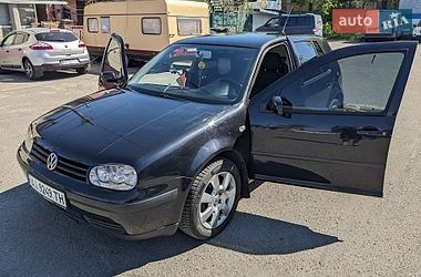 Хэтчбек Volkswagen Golf 2002 в Киеве
