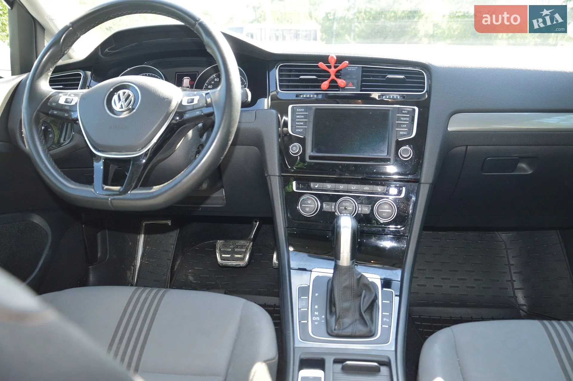 Volkswagen Golf 2016 VIN WVWZZZAUZHP552213 фото оголошення 13 з 32