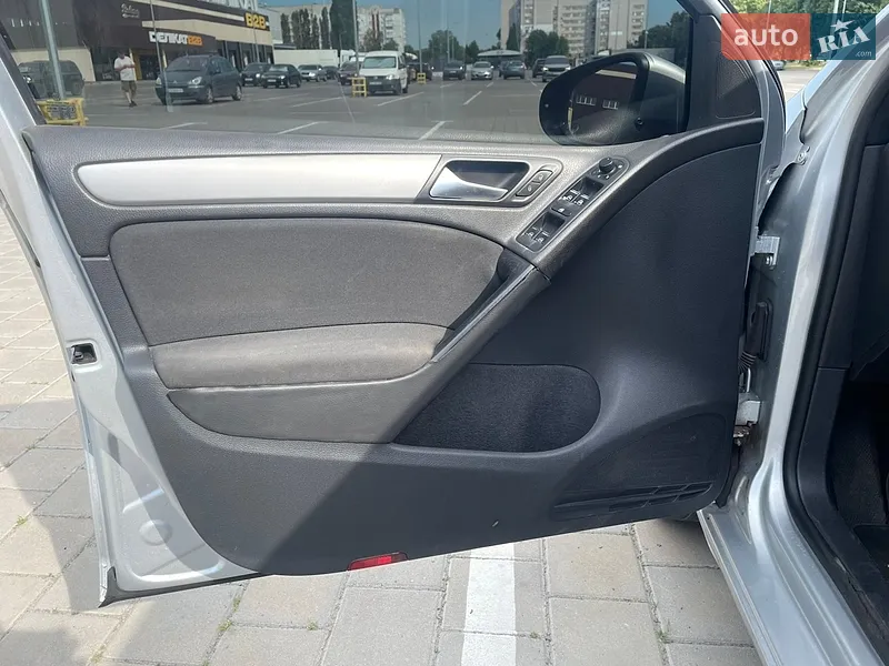 Volkswagen Golf 2011 VIN WVWZZZ1KZCW100043 фото оголошення 17 з 55