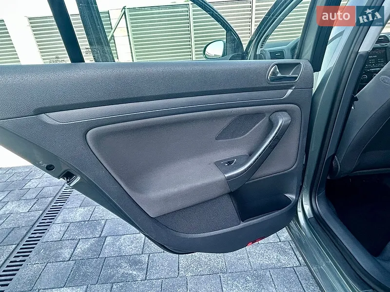 Volkswagen Golf 2004 VIN WVWZZZ1KZ4W105328 фото оголошення 31 з 71