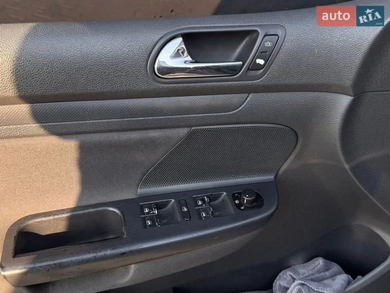 Volkswagen Golf 2004 VIN WVWZZZ1KZ5W150061 фото оголошення 22 з 66