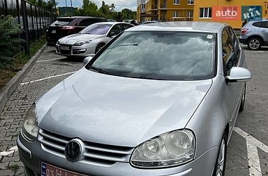 Хетчбек Volkswagen Golf 2005 в Луцьку