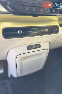 Минивэн Volkswagen I.D. Buzz 2023 в 