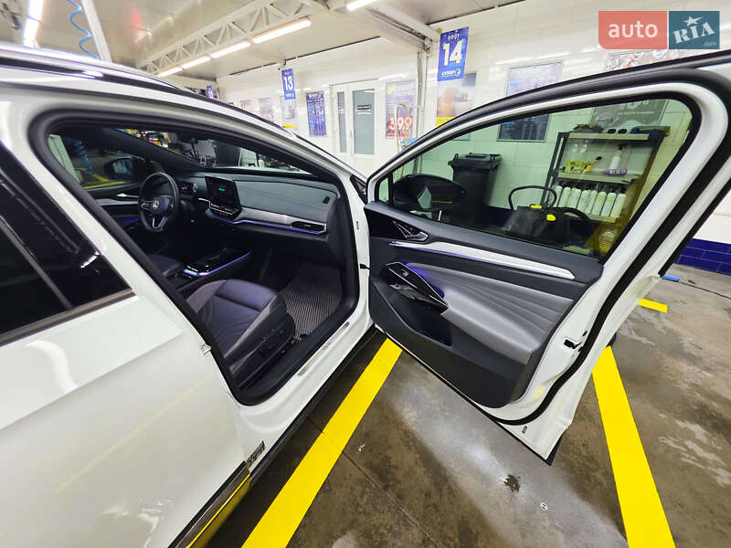Позашляховик / Кросовер Volkswagen ID.4 2023 в Чернівцях