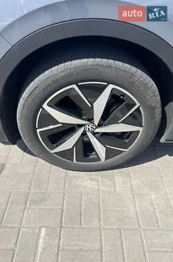 Позашляховик / Кросовер Volkswagen ID.4 2022 в 