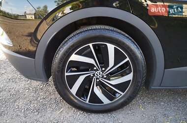 Внедорожник / Кроссовер Volkswagen ID.4 2022 в 