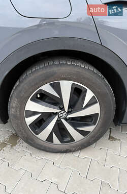 Внедорожник / Кроссовер Volkswagen ID.4 2023 в 