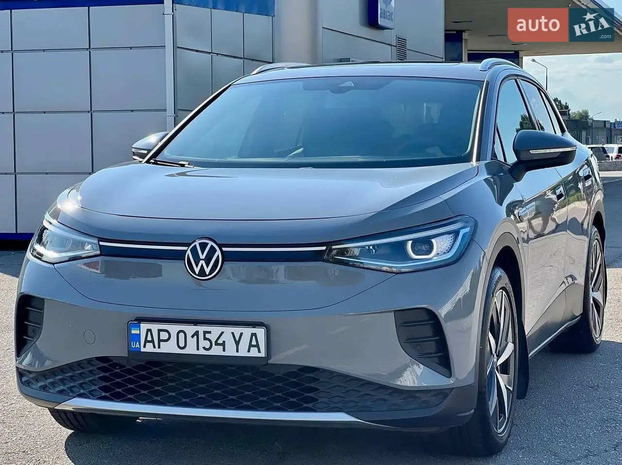 Панорамний дах, електробагажник, камера заднього виду, безключовий доступ, круїз-контроль, клімат-контроль, біксенон.
Чорна стеля, комбінований салон (шкіра/тканина), підігрів сидінь.