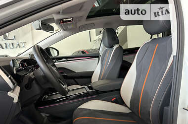 Позашляховик / Кросовер Volkswagen ID.6 Crozz 2021 в 
