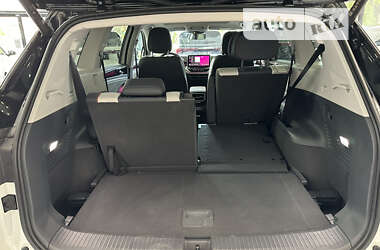 Позашляховик / Кросовер Volkswagen ID.6 Crozz 2021 в 