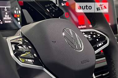 Позашляховик / Кросовер Volkswagen ID.6 Crozz 2022 в 