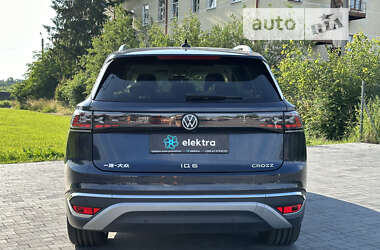 Позашляховик / Кросовер Volkswagen ID.6 Crozz 2022 в 