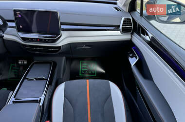 Позашляховик / Кросовер Volkswagen ID.6 Crozz 2023 в 