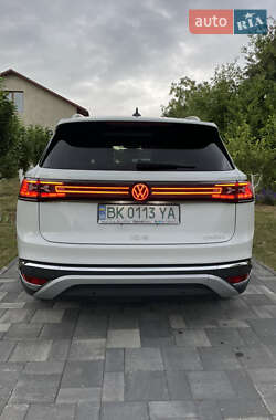 Внедорожник / Кроссовер Volkswagen ID.6 Crozz 2022 в 