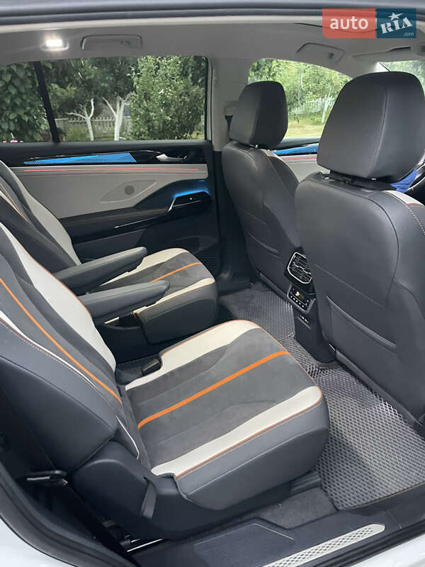 Внедорожник / Кроссовер Volkswagen ID.6 Crozz 2022 в Ровно