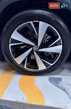 Внедорожник / Кроссовер Volkswagen ID.6 2021 в Днепре
