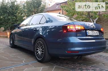 Седан Volkswagen Jetta 2016 в Киеве