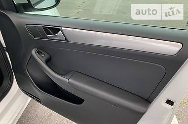 Седан Volkswagen Jetta 2016 в 