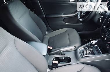 Седан Volkswagen Jetta 2016 в 