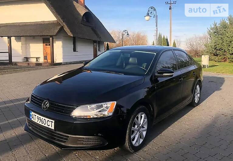 Volkswagen jetta красный