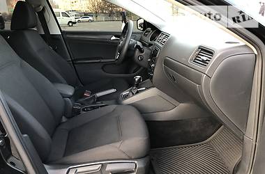 Седан Volkswagen Jetta 2016 в 