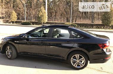 Седан Volkswagen Jetta 2018 в 