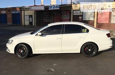 Седан Volkswagen Jetta 2016 в 