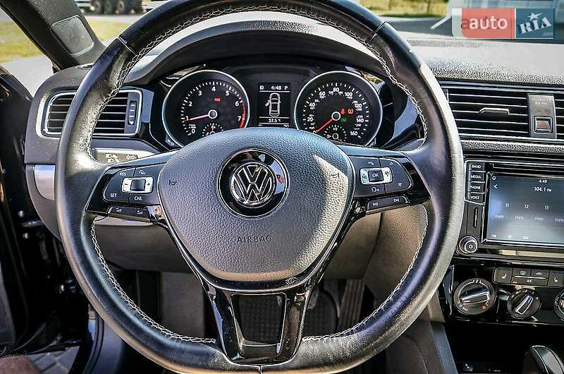 Седан Volkswagen Jetta 2016 в Николаеве
