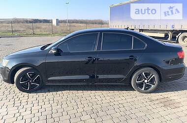 Седан Volkswagen Jetta 2013 в 