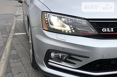 Хетчбек Volkswagen Jetta 2016 в 