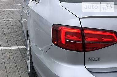 Хетчбек Volkswagen Jetta 2016 в 
