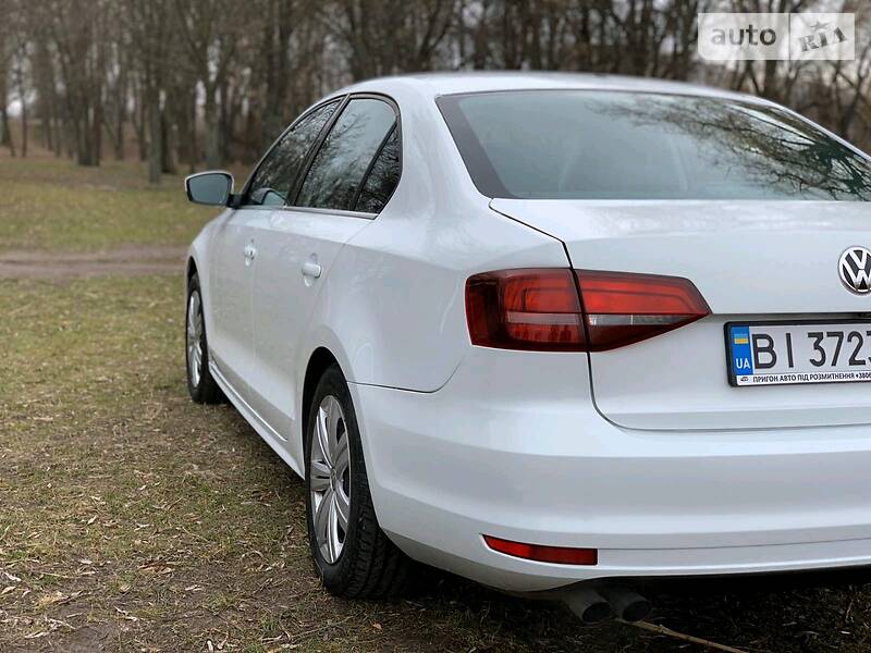 Седан Volkswagen Jetta 2016 в Кременчуці