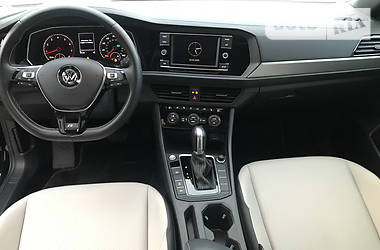 Седан Volkswagen Jetta 2018 в 