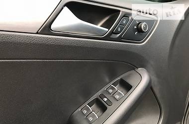 Седан Volkswagen Jetta 2015 в 