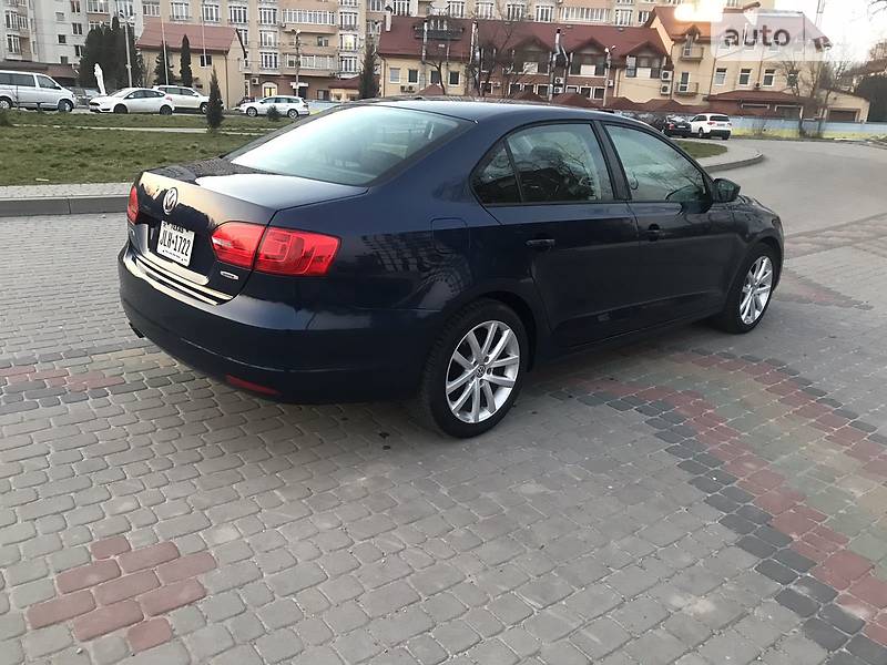 Седан Volkswagen Jetta 2014 в Львові